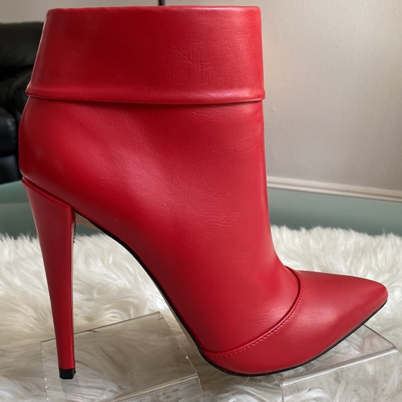 Shoe Dazzle Shoes - ♦️♦️RED ANKLE BOOTIES♦️♦️